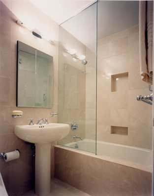bath with limewstone wall tile